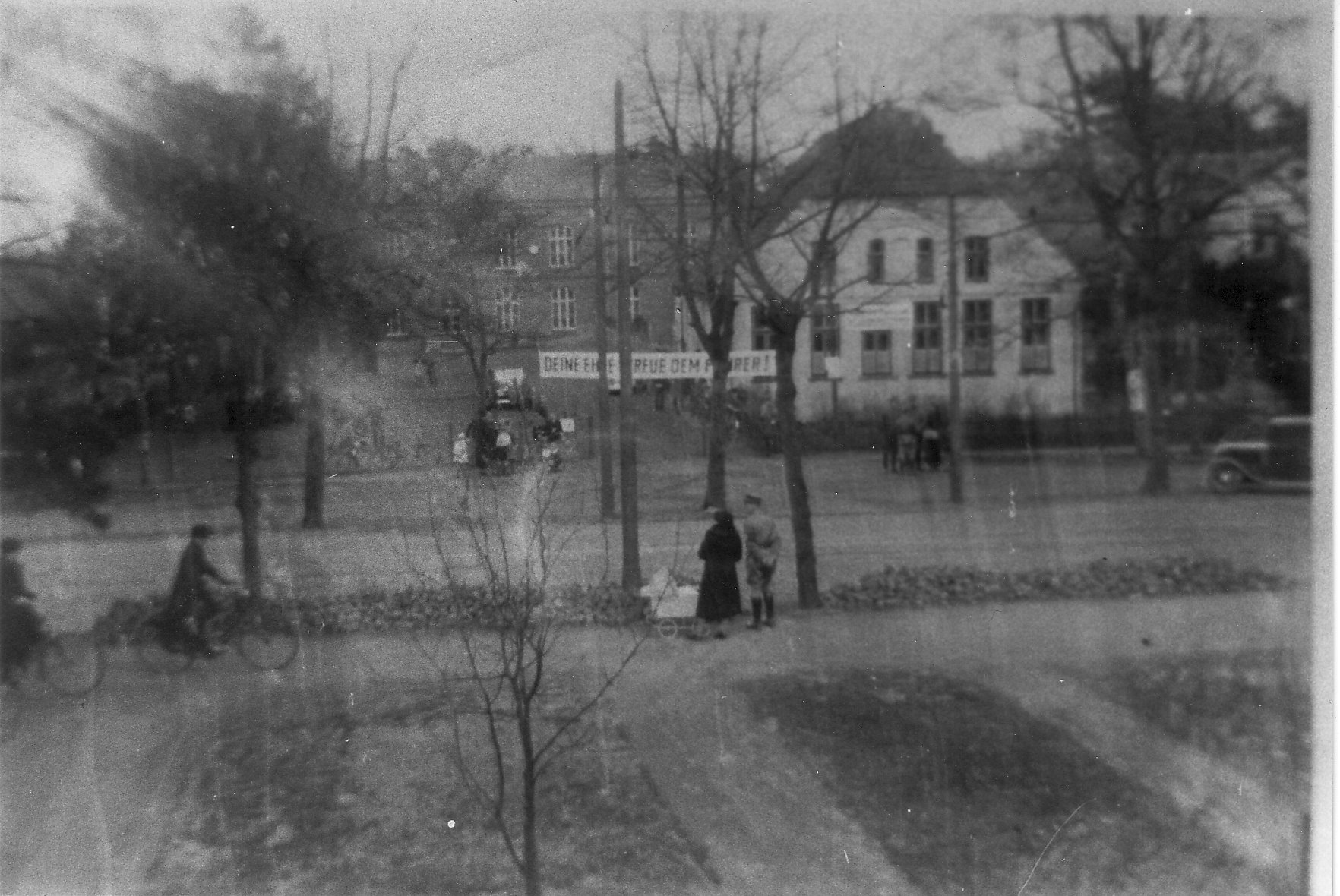 Grambker Volksschule 1938, im Vordergrund die Schulturnhalle