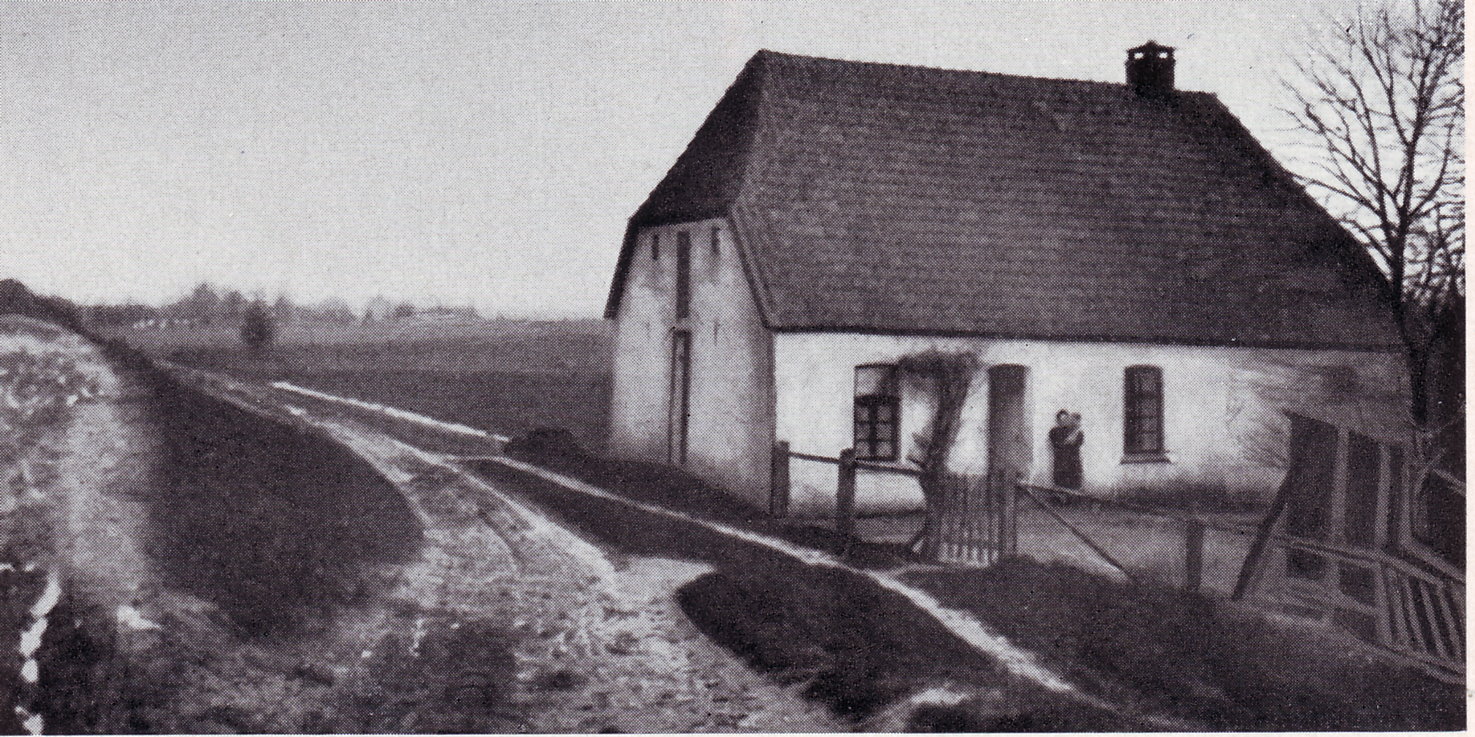 Das alte Windmühlenhaus Niederbüren 10, wie es bis 1939 bestanden hat. Neben ihm befand sich früher eine Wasserschöpf- und Mahlmühle, die 1879 nach Grambke übertragen wurde.