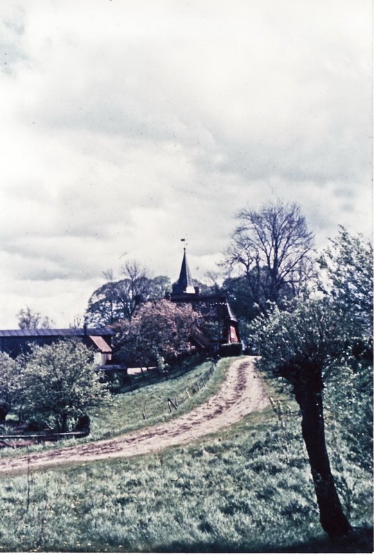 Deichweg zu Kirche und Imhoff von Niederbüren gesehen / © Foto: Bernhard Meier