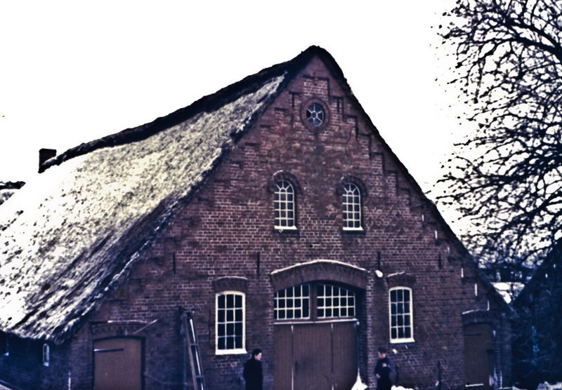 Das Haus bekam 1921 einen neuen Giebel und ein massives Mauerwerk. / © Foto: Bernhard Meier
