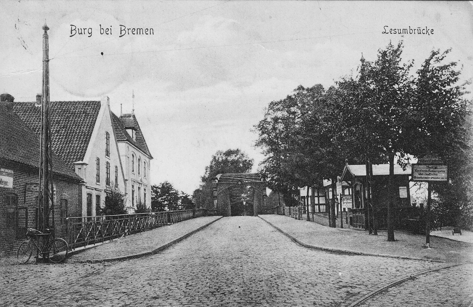 Links das Gebäude von der Schmiede Meyer, dann das Geschäftshaus Fleischerei E.Boes und die Villa Lesumblick