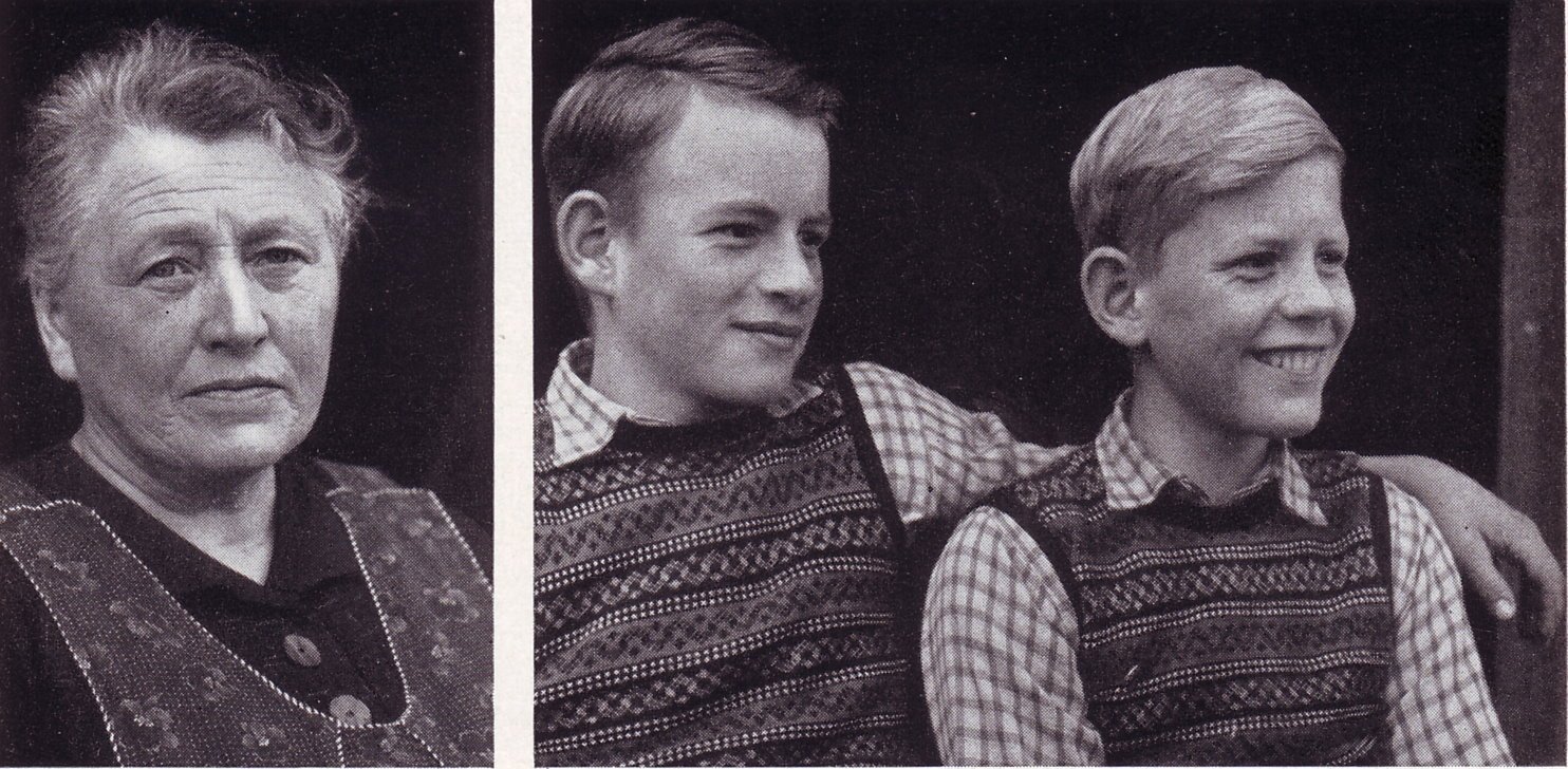Die Altbäuerin Meta Segelken, geb. Ahrens und ihre Enkel Uwe und Heinz Wolf