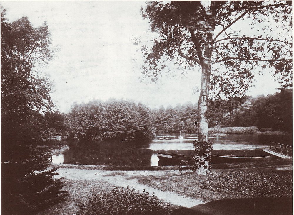 Der von Georg Wilhelm Olbers Smidt auf der "Grambker Schweineweide" angelegte Teich im Park " Föhrenbrook "