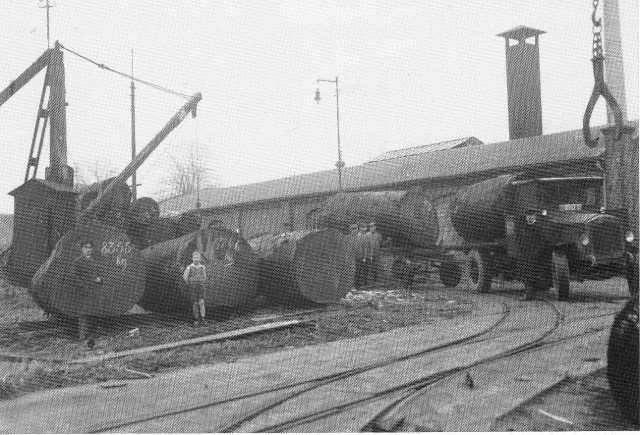Die ehemalige Schiffbauwerft wurde zur Sägerei und zum Funier - Werk Bosse