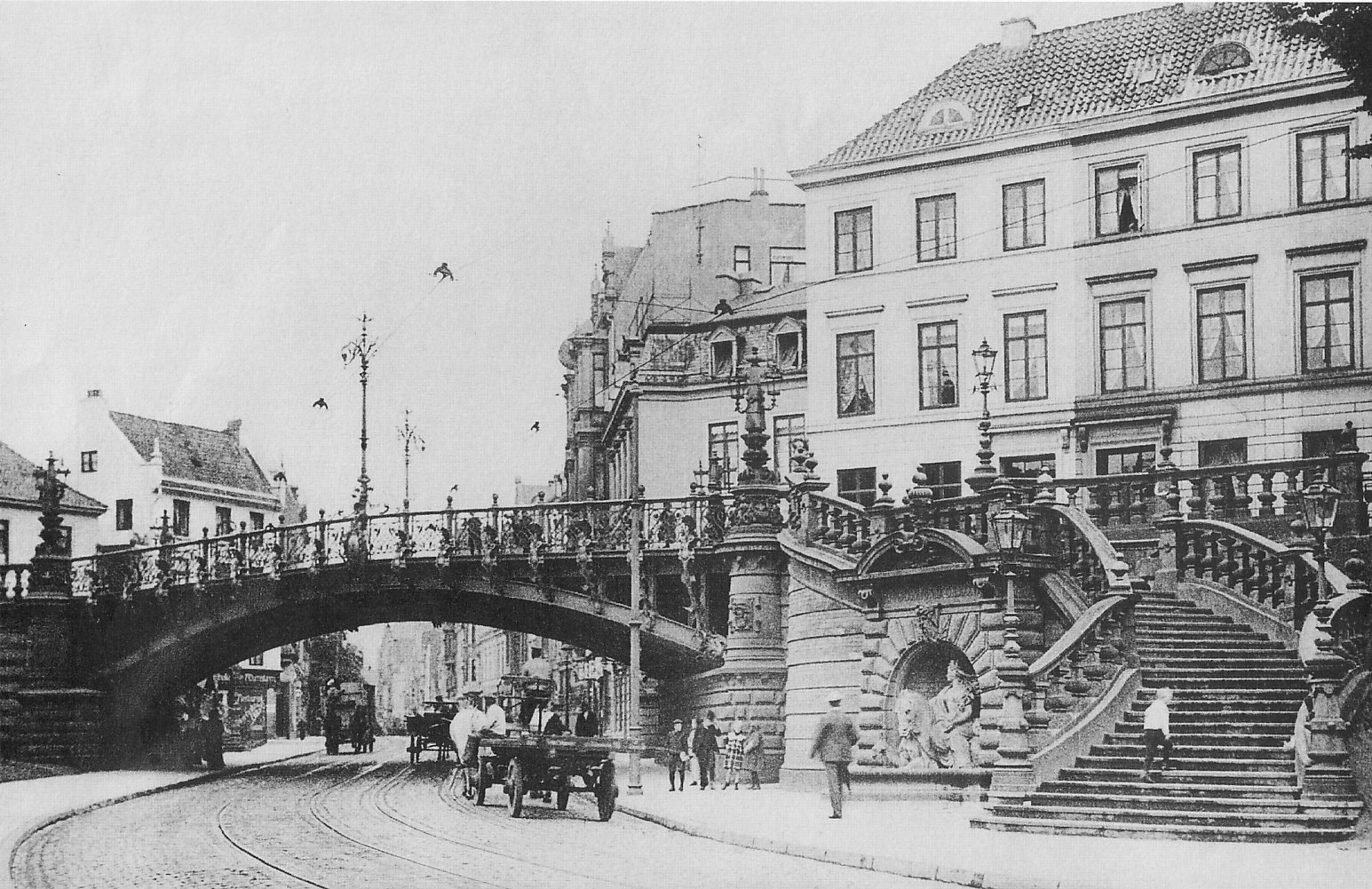 Wallbrücke und Hafenstraße in Richtung Faulenstraße, um 1907. Die Frühere Hafenstraße im Stephaniviertel gibt es nicht mehr und die Straßenführung hat sich nach 1945 total verändert.