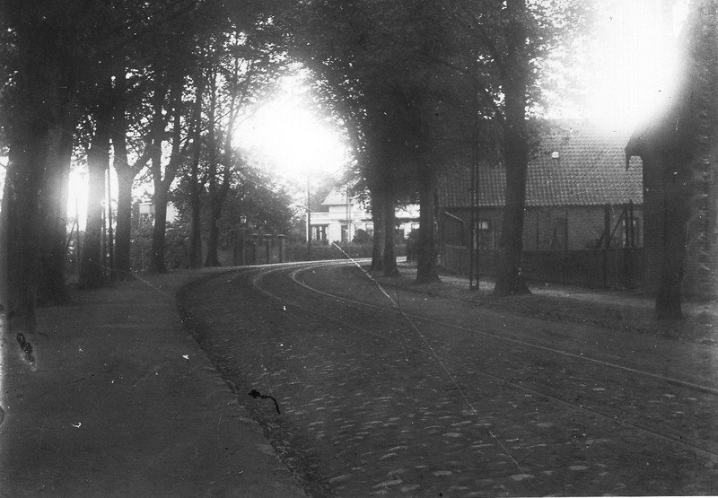 Ganz vorne rechts- Fahrrad Gustav Meyer ca. 1925 {BOX}