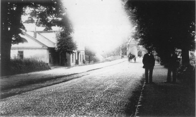 Das Gebäude auf der linken Seite ist der Nachfolger des alten Zollhauses.