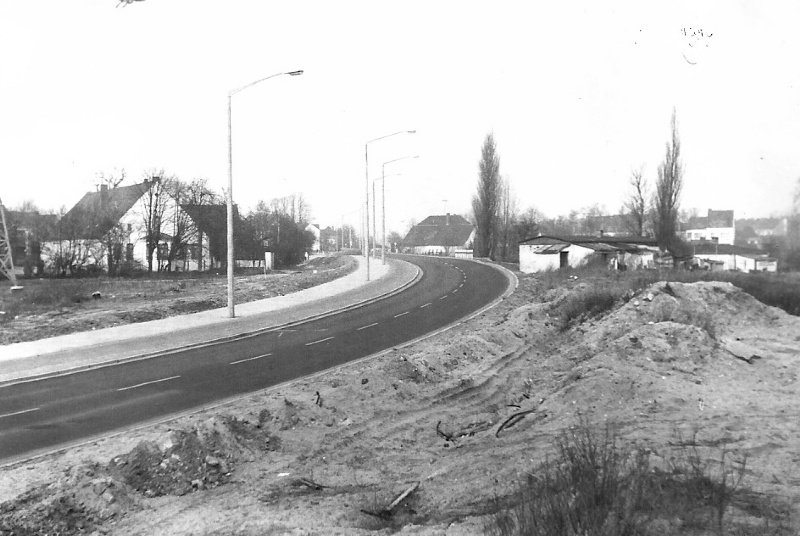 Sicht von der Bahnbrücke, höhe Wassenar - in Richtung Kreuzung Mittelsbürener Landstraße