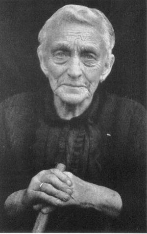 Letzte Bäuerin auf diesem Hof war die Baggerkapitänswitwe Metta Wulfken , geb. Bohe.