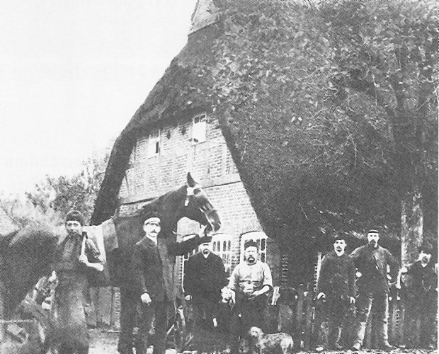 Die alte Dresselsche Schmiede, heute ist an diesem Platz die "Burg Apotheke Egeling"