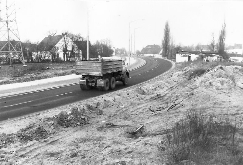 Sicht von der Bahnbrücke, höhe Wassenar - in Richtung Kreuzung Mittelsbürener Landstraße / links im Bild der Köhler Hof
