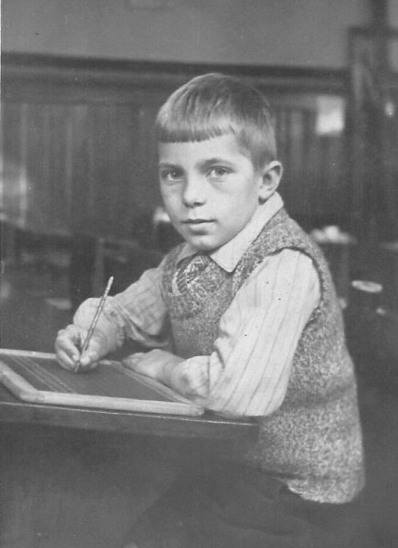 Ca. 1936 Grambker Schüler Es wurde auf Tafel geschrieben.