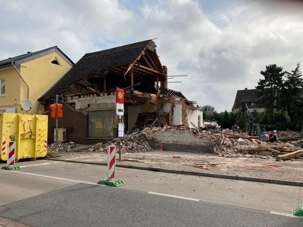 Das gleiche Bäckereigebäude 15.Juli 2021 (Sang- und Klangloser Abriss) SCHADE DRUM