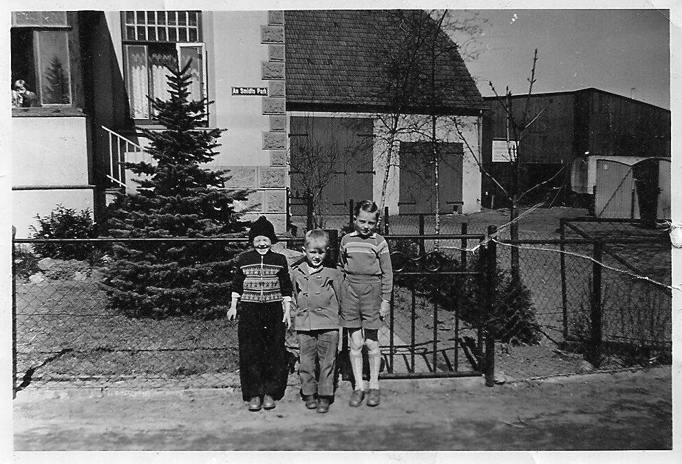 Der Hof ca.1959 mit Fritz Schütte, B erend M attfeldt, Jürgen Szymanzki