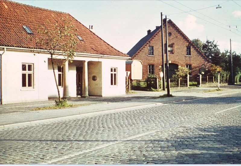 Das Grambker "Wegegeldhaus" (1821 - 1957 / Grambker Heerstr. 163/ Am Niederhof) und " Hof Ratjen " / Foto ca. 1956-57