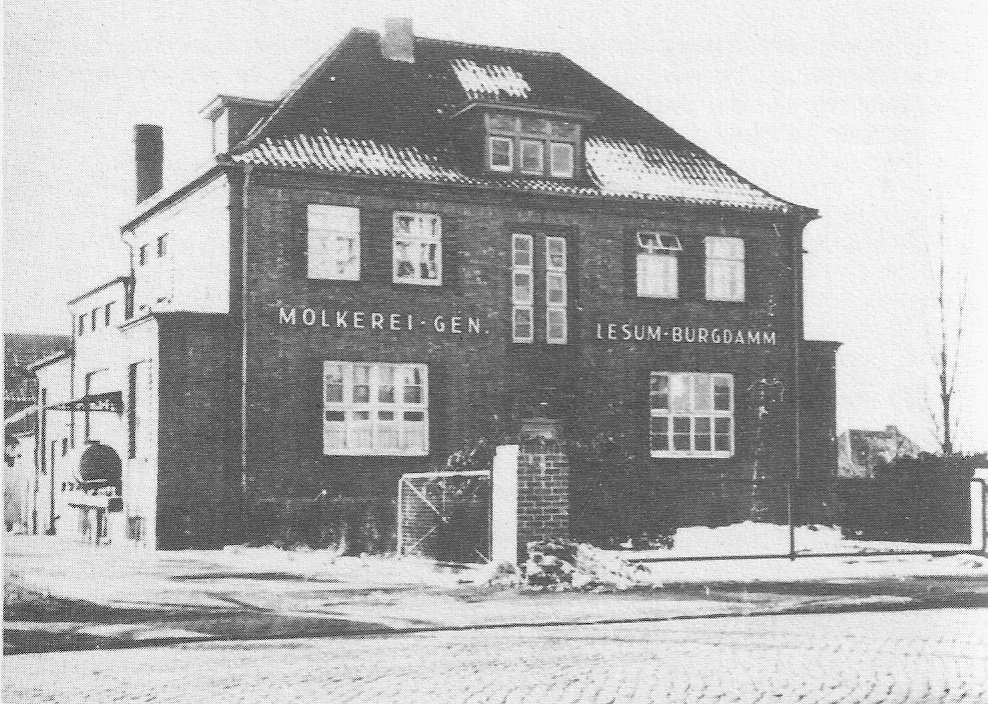 Bremer Heerstrasse 16 – Molkereigenossenschaft Lesum-Burgdamm 10.1.1934 gegründet. Nahm einen guten Platz unter den Molkereien ein. Leiter war der 1902 geborene Hermann Grote, später sein Sohn Joachim.