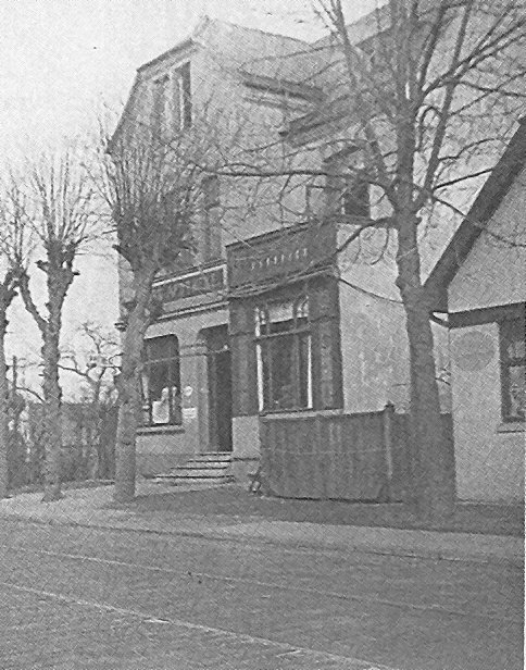 Die "Burg Apotheke" um 1918