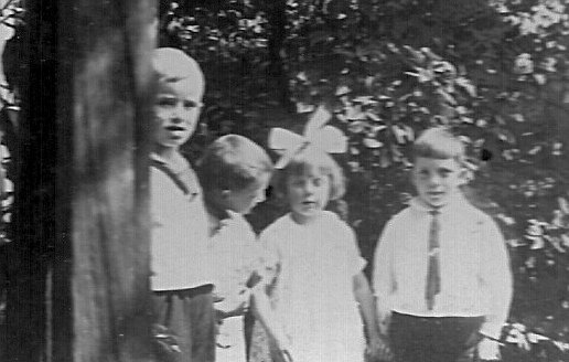 Wilfried Schlüter, Walter Kraus, Emmi mit Brummer-Schleife und Jochen Boes