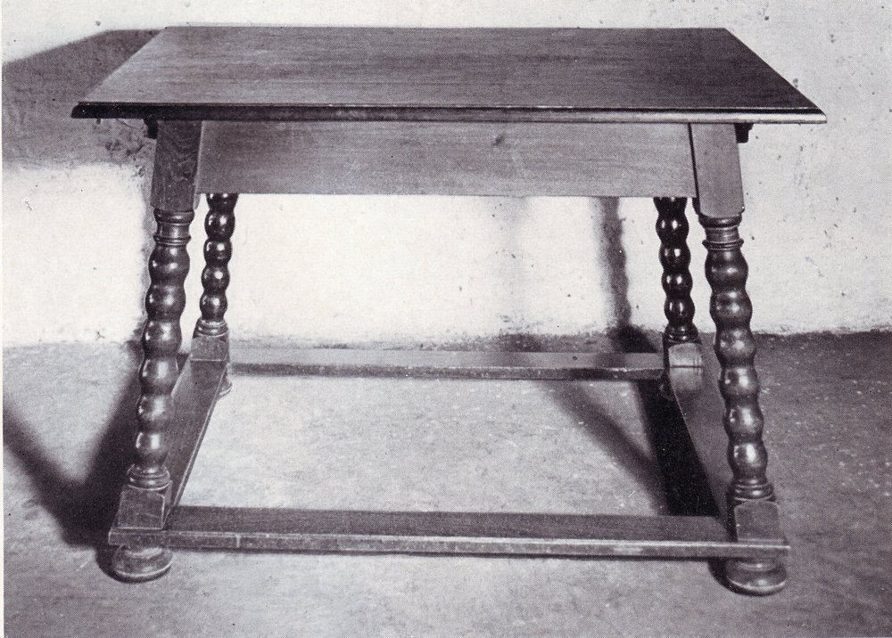 Tisch um 1860 aus dem Hause Mittelsbüren 8 RECHTS