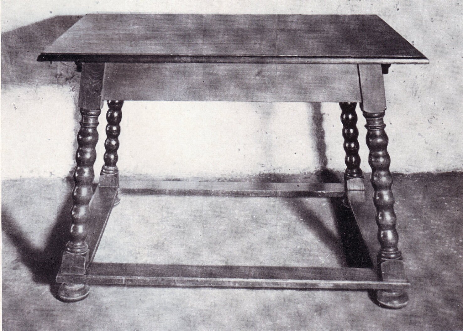 Tisch um 1860 aus dem Hause Mittelsbüren 8 RECHTS