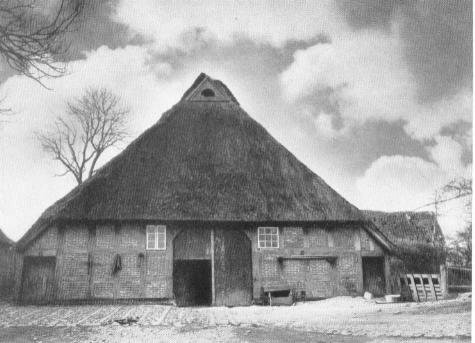 Der Hof von der Feldseite gesehen.