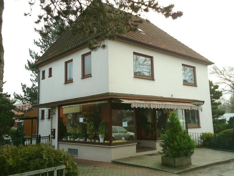 Der Laden der Gärtnerei von Detmar Osten an der Grambker Heerstraße, links neben der Grambker Schule.