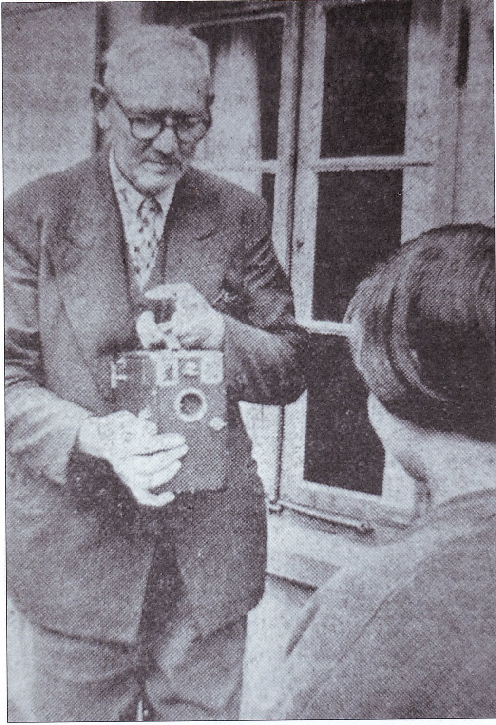 Der "rasende Reporter" aus Burg. Carl Bosse, ein begeisterter Hobbyfotograf und Urenkel des Werftgründers, war stets auf der Suche nach Motiven des Burg-Grambker Zeitgeschehens.