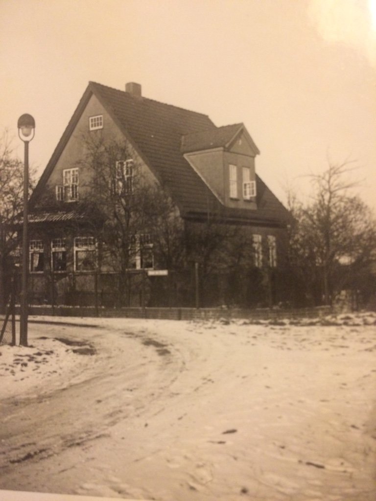 Hs. 20 / Erbaut 1913 von Hinrich Gieschen / Henriette & Wilhelm Knoke / hier heißt die Straße noch "Hinter der Kirche" / Foto: R. Lappe