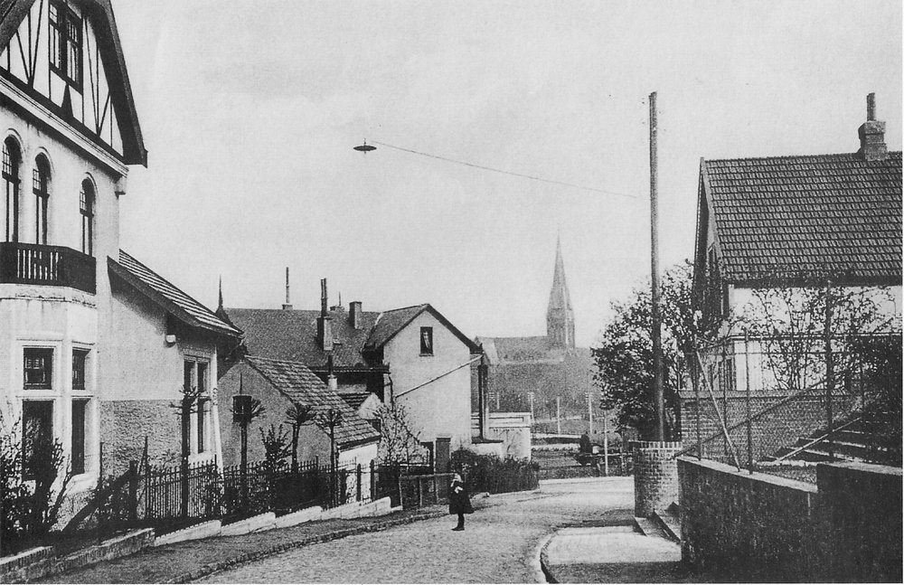 Blumenthal / Blick von der heutigen Lüder-Clüver-Straße in Richtung evangelische Kirche der reformierten Gemeinde, um 1905