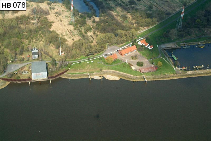 Luftbild: Bereich des WSA Bremen in Mittelsbüren, das Hafenbecken des WSA liegt rechts im Bild. links im Vordergrund liegt das Pumpwerk für Kühlwasser des Kraftwerkes Mittelsbühren.
